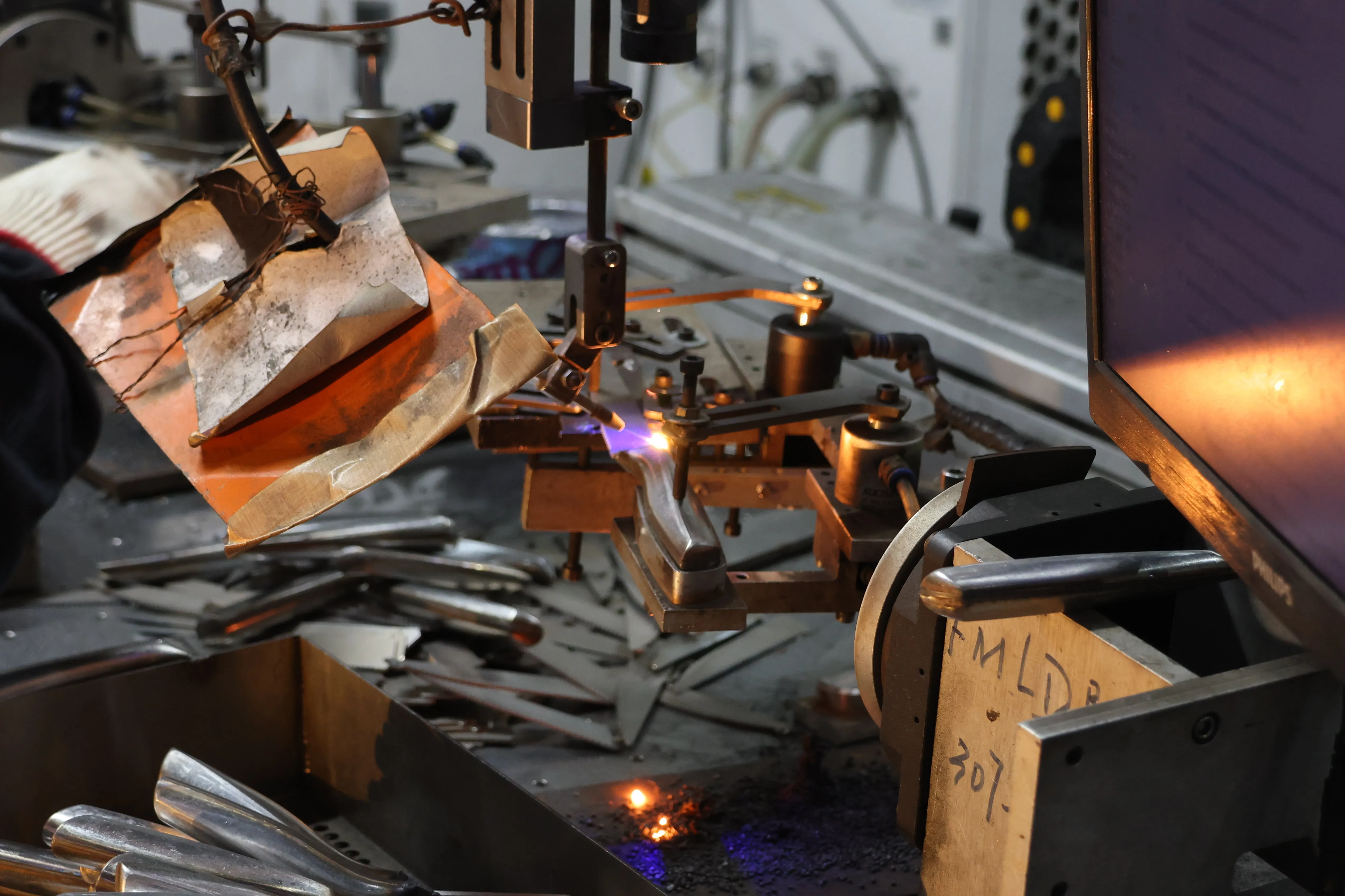 Heated knife blades during manufacturing