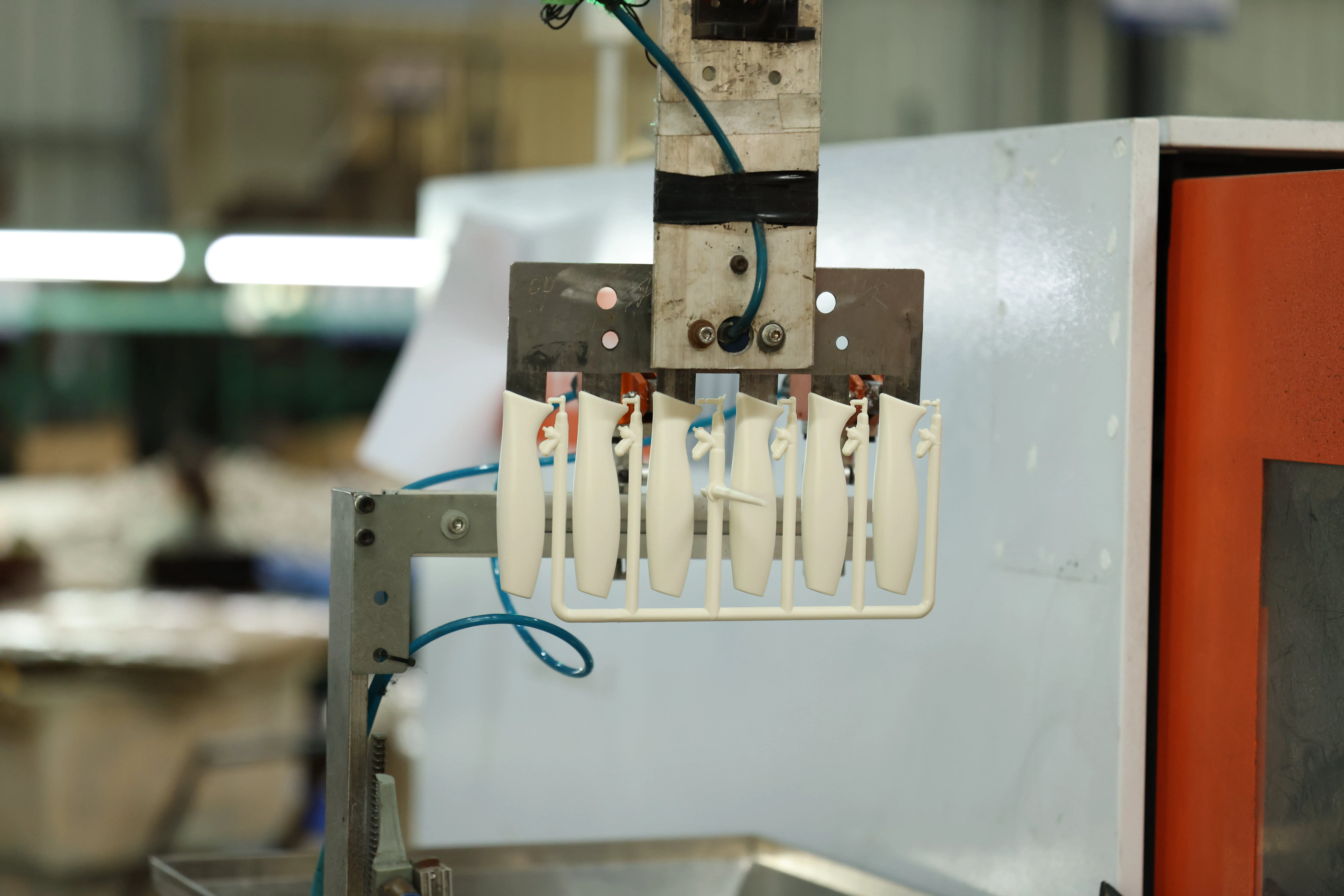 Heated knife blades during manufacturing