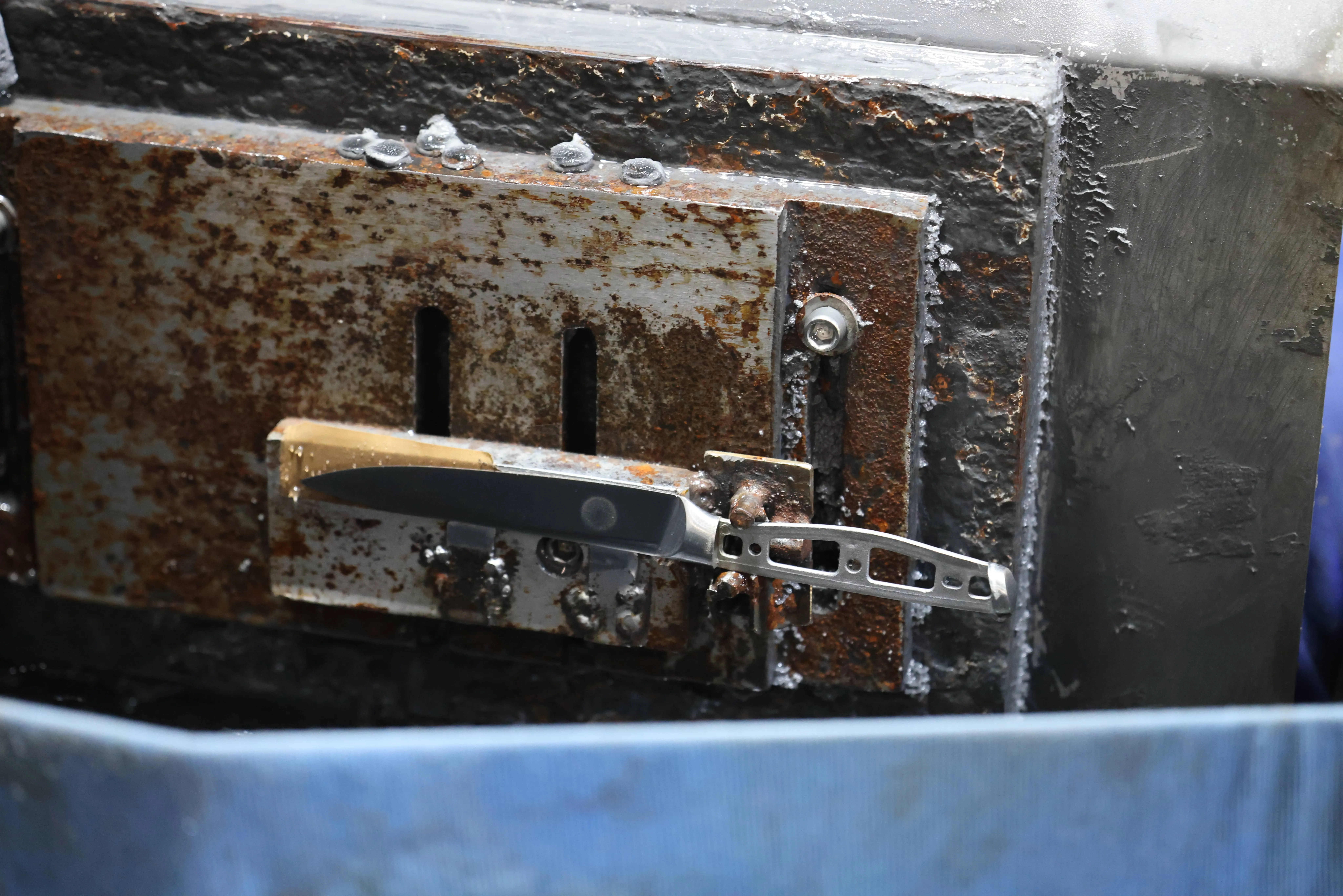 Heated knife blades during manufacturing